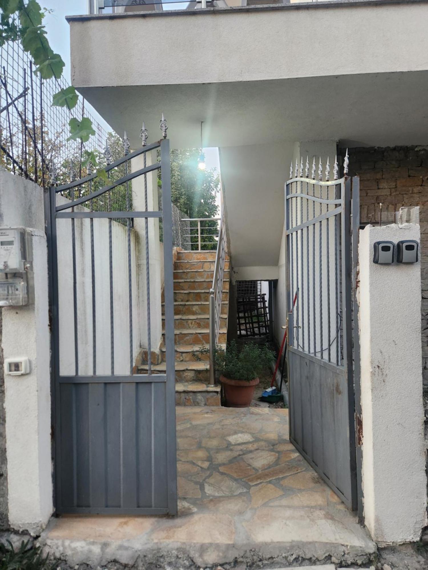 B&B Kroni 1 Shkoder Luaran gambar